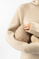 Jak usunąć elektryzowanie z kaszmiru