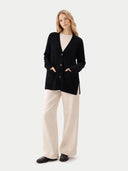 Kaszmirowy kardigan o luźnym kroju - GOBI jesień-zima 2023 #color_czarny