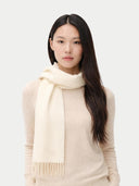 Szalik z frędzlami z mongolskiego kaszmiru | GOBI Cashmere #color_białawy