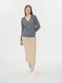 Kaszmir Damski Sweter Basic Z Dekoltem W Szpic Szary - Gobi Cashmere #color_ponura szarość