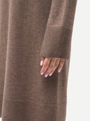 Sukienka z dzianiny z dekoltem w serek SzarobrąZowy - Gobi Cashmere #color_szarobrązowy
