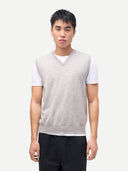 Ponadczasowa kamizelka z kaszmiru z dekoltem w serek Niebieski śWit - Gobi Cashmere #color_niebieski świt