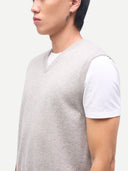 Ponadczasowa kamizelka z kaszmiru z dekoltem w serek Niebieski śWit - Gobi Cashmere #color_niebieski świt