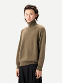 Sweter z kaszmiru typu unisex z wysokim kołnierzem Aloes - Gobi Cashmere #color_aloes