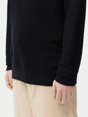Jedwabno-kaszmirowy sweter męski z teksturowaną dzianiną Czarny - Gobi Cashmere #color_czarny