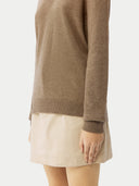 Kaszmir Damski Sweter Basic Z Dekoltem W Szpic Szarobrązowy - Gobi Cashmere #color_szarobrązowy