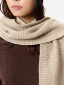 Szalik z dzianiny kaszmirowej o splocie waflowym CiepłA Szarość - Gobi Cashmere #color_ciepła szarość