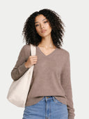 Sweter z kaszmiru V-neck - styl i komfort| GOBI Cashmere #color_szarobrązowy