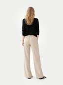 Kaszmir Damski Sweter Basic Z Dekoltem W Szpic Szary - Gobi Cashmere #color_czarny