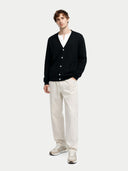 Kaszmir Męski Kardigan Z Dekoltem W Szpic - Gobi Cashmere #color_czarny