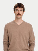 Kaszmir Męski Sweter Basic Z Dekoltem W Szpic Biały - Gobi Cashmere #color_szarobrązowy