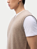 Kamizelka kaszmirowa Essentials z dekoltem w serek SzarobrąZowy - Gobi Cashmere #color_szarobrązowy