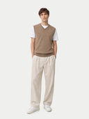 Sweter z kaszmiru i jedwabiu z dekoltem w szpic | GOBI #color_szarobrązowy